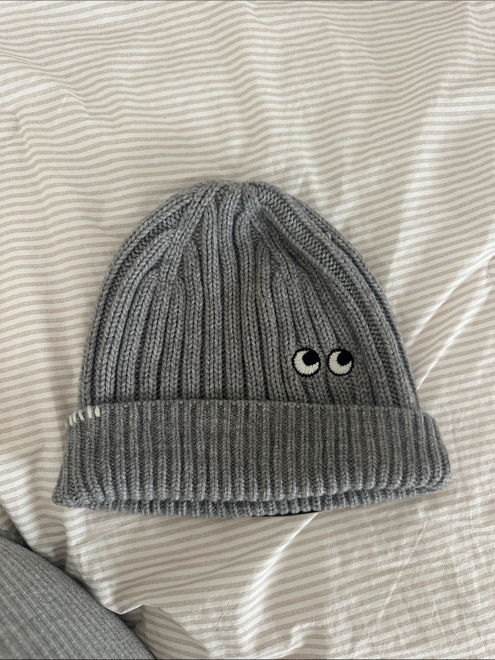 Uniqlo Anna Hindmarch Beanie Grey - Picture 2 of 3
